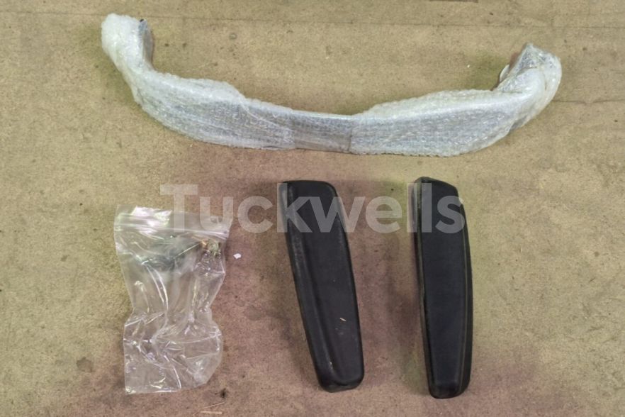 Armrest Kit – LVB25501 –  4 & 5 Series