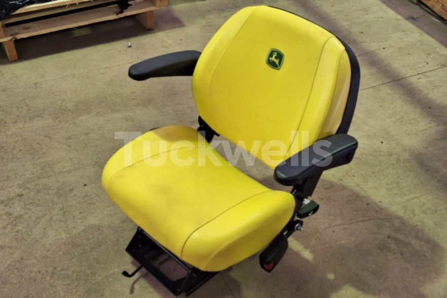 JD Seat with Suspension Base- AM145910