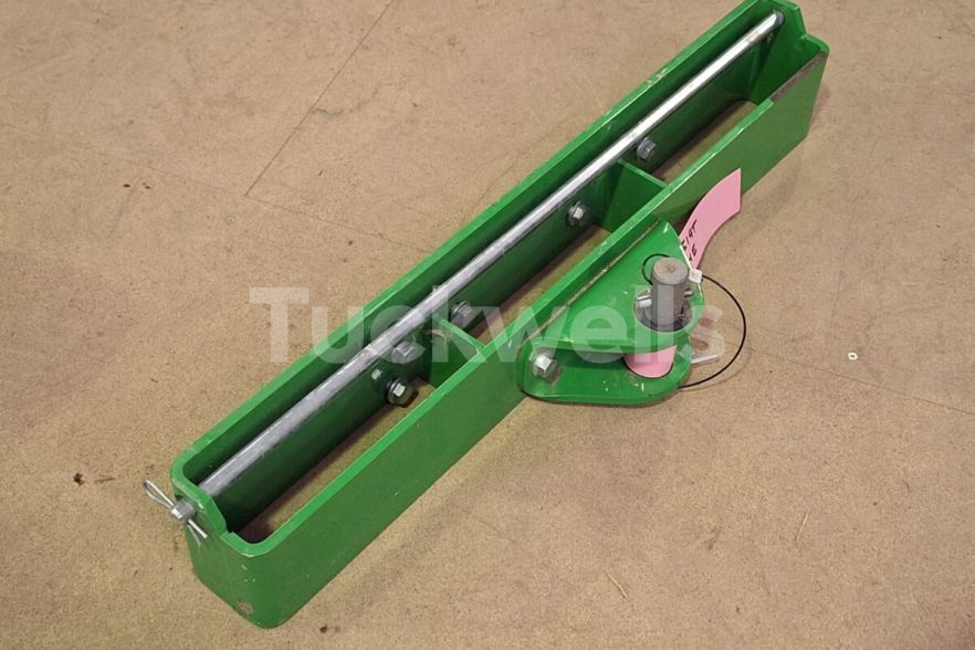 4R Weight Bracket with Tow Hitch – LVA19211